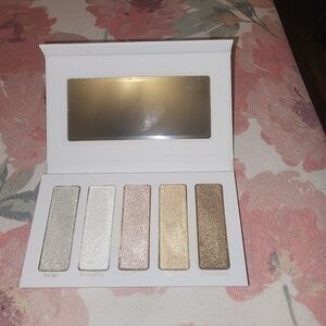 A bundle of highlighters